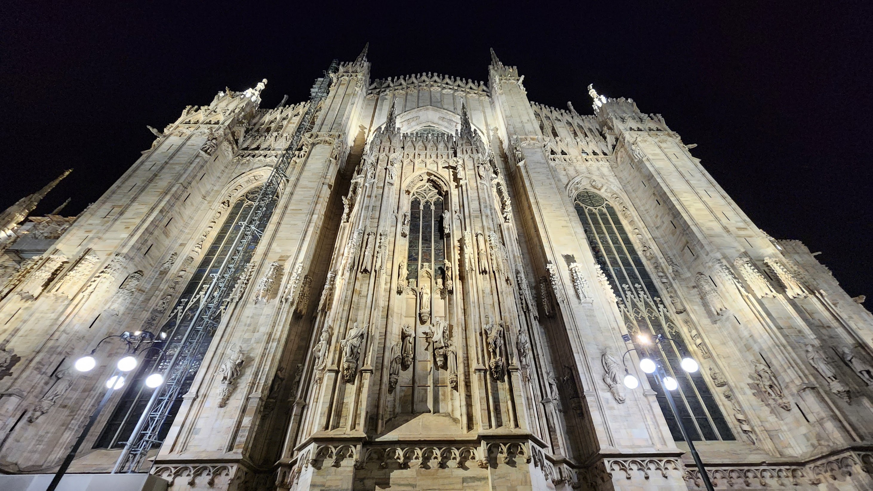 Rua movimentada em Milão